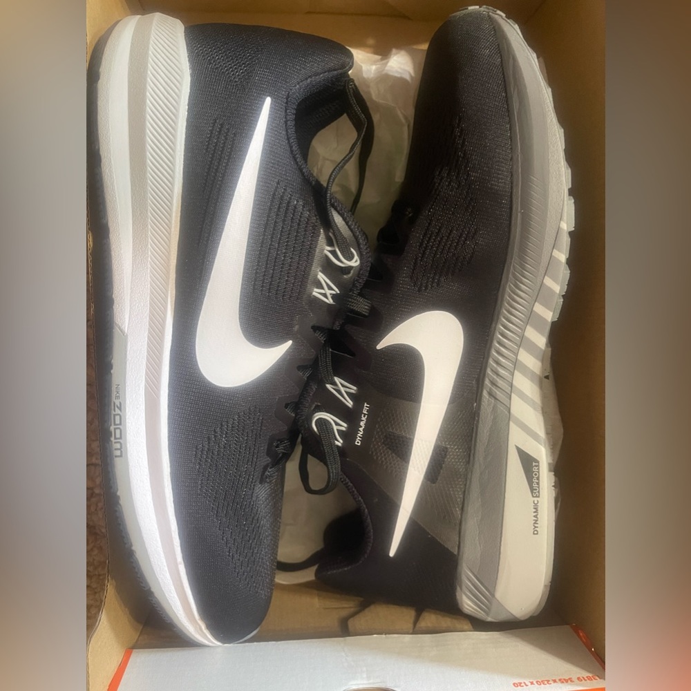 Nike Air Zoom Structure 22